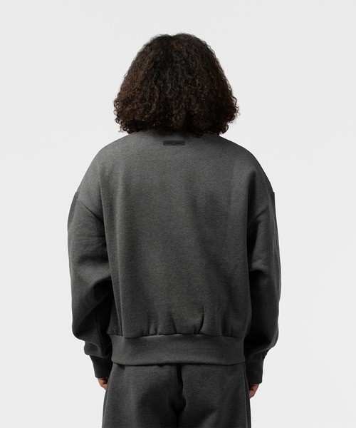 FOG ESSENTIALS（エフオージーエッセンシャルズ）の「ESSENTIALS  Classic Crewneck Sweatshirt  エッセンシャルズ（スウェット・メンズ・グレー系その他・LARGE/MEDIUM/SMALL/X-LARGE）」の6枚目の写真
