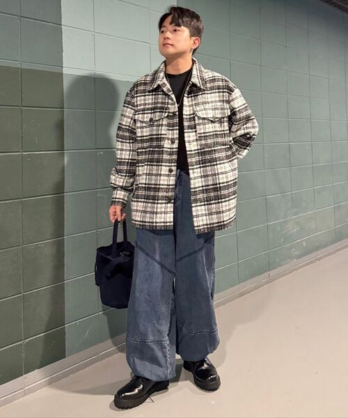 VONVAT(ヴォンバト)の「Vスティッチワイドジーンズ(オイルインディゴ)(デニムパンツ・レディース・ダークブルー・1/2/3)」の11枚目の写真