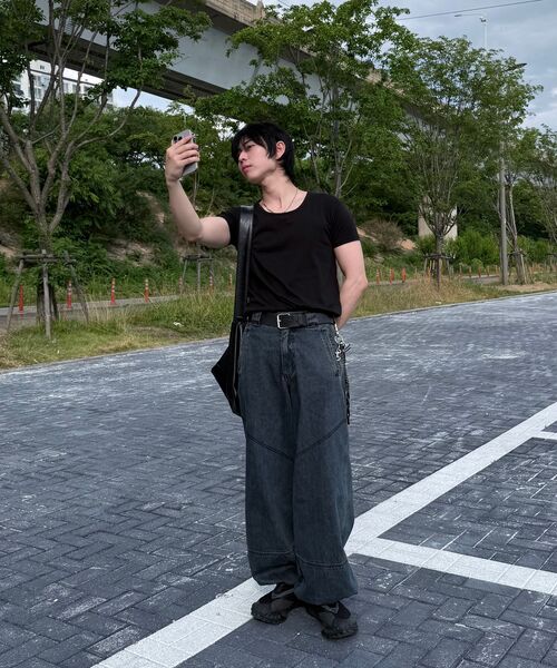 VONVAT(ヴォンバト)の「Vスティッチワイドジーンズ(オイルインディゴ)(デニムパンツ・レディース・ダークブルー・1/2/3)」の18枚目の写真