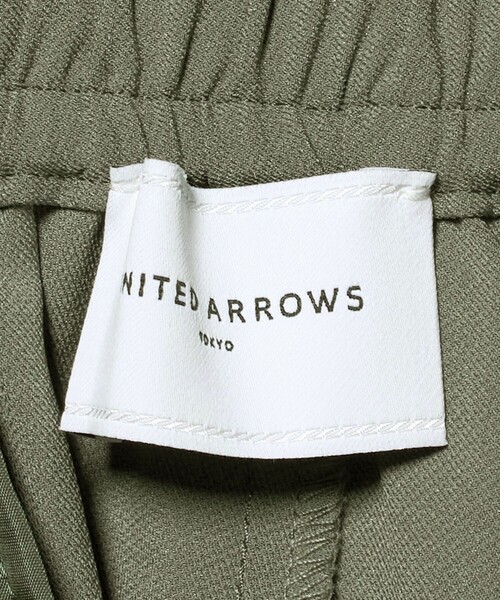 UNITED ARROWS（ユナイテッドアローズ）の「アセテートポリエステル ベイカーパンツ（その他パンツ・レディース・オリーブ/ライトピンク/ネイビー・38/36）」の7枚目の写真