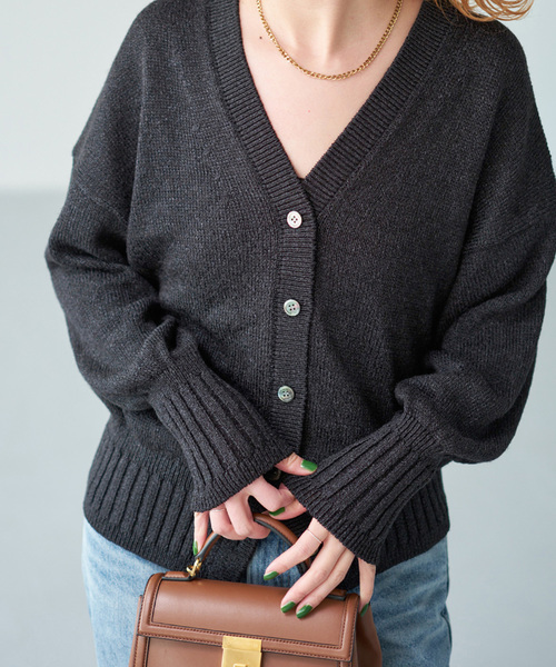 Spick & Span(スピックアンドスパン)の「《追加》レーヨンペーパーヤーンVネックカーディガン(カーディガン/ボレロ・レディース・ベージュ/ブラック・FREE)」の2枚目の写真