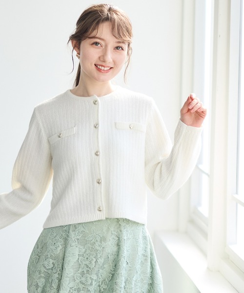 12Twelve Agenda(トゥエルブ アジェンダ)の「クルーネック金釦ニットカーディガン(カーディガン/ボレロ・レディース・アイボリー/ブラック/ピンク・M)」の4枚目の写真