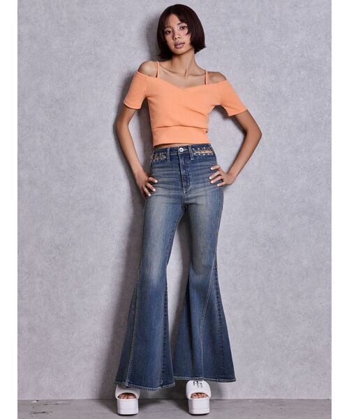 GYDA（ジェイダ）の「ハイウエストopen ring bijou studsデザインフレアデニムパンツ（デニムパンツ・レディース・ライトブルー/インディゴブルー・MEDIUM/SMALL/X-SMALL）」の9枚目の写真