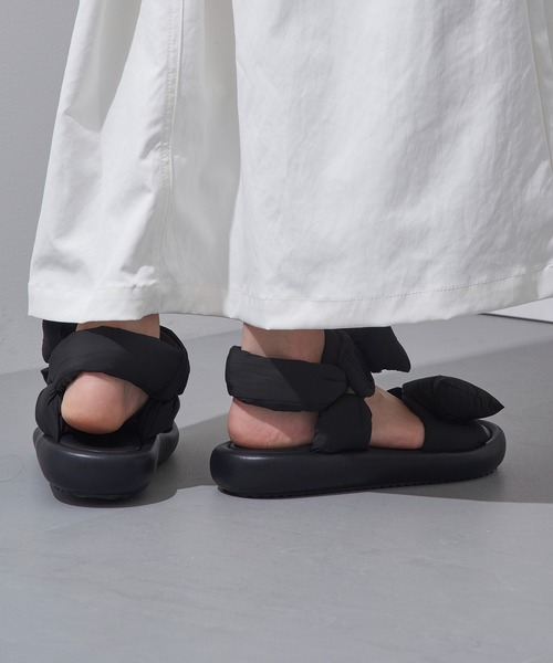 ALM.（アルム）の「【ALM.】VODKA PUFFY SANDALS パフィーサンダル（サンダル・レディース・ブラック/レッド・38/37/39/36）」の13枚目の写真