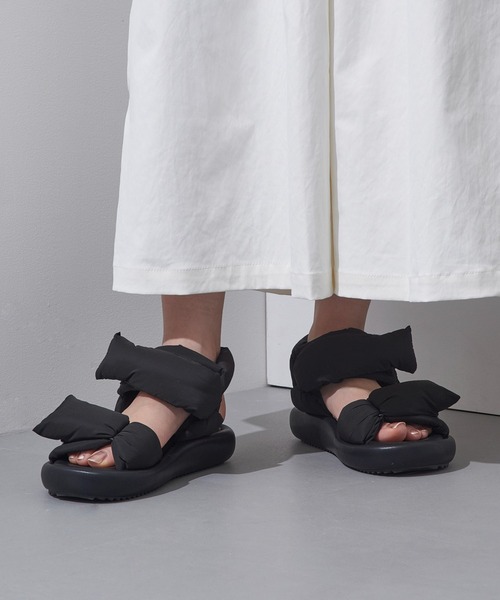 ALM.（アルム）の「【ALM.】VODKA PUFFY SANDALS パフィーサンダル（サンダル・レディース・ブラック/レッド・38/37/39/36）」の10枚目の写真
