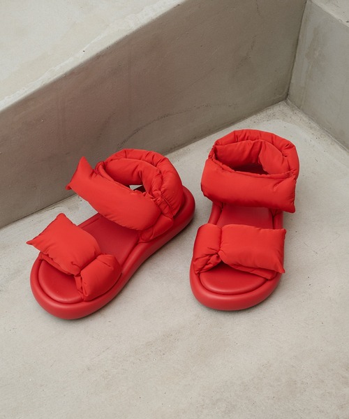 ALM.（アルム）の「【ALM.】VODKA PUFFY SANDALS パフィーサンダル（サンダル・レディース・ブラック/レッド・38/37/39/36）」の3枚目の写真