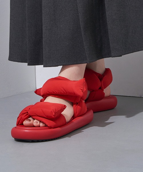 ALM.（アルム）の「【ALM.】VODKA PUFFY SANDALS パフィーサンダル（サンダル・レディース・ブラック/レッド・38/37/39/36）」の4枚目の写真