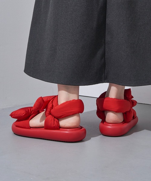 ALM.（アルム）の「【ALM.】VODKA PUFFY SANDALS パフィーサンダル（サンダル・レディース・ブラック/レッド・38/37/39/36）」の5枚目の写真