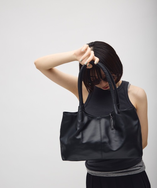 TONER(トナー)の「ボリュームトートバッグ/ロゴプレート付き(トートバッグ・レディース・オフホワイト/ブラック・FREE)」の6枚目の写真