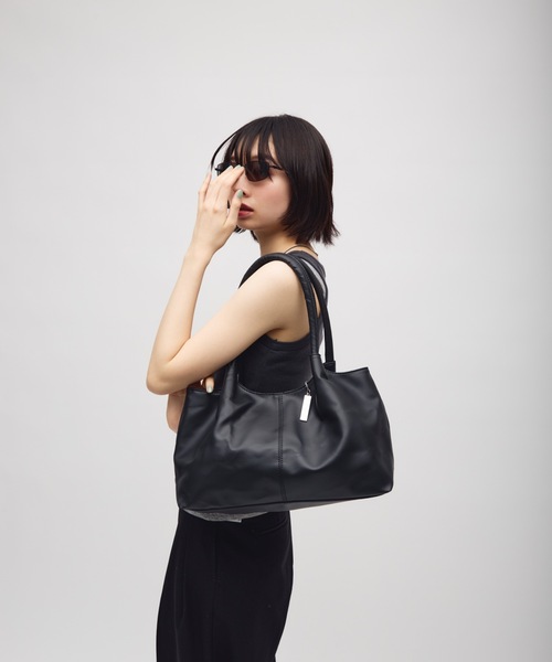 TONER(トナー)の「ボリュームトートバッグ/ロゴプレート付き(トートバッグ・レディース・オフホワイト/ブラック・FREE)」の12枚目の写真