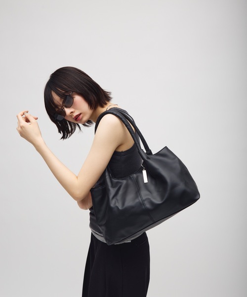 TONER(トナー)の「ボリュームトートバッグ/ロゴプレート付き(トートバッグ・レディース・オフホワイト/ブラック・FREE)」の13枚目の写真