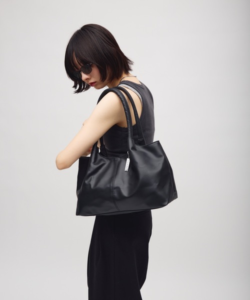 TONER(トナー)の「ボリュームトートバッグ/ロゴプレート付き(トートバッグ・レディース・オフホワイト/ブラック・FREE)」の16枚目の写真