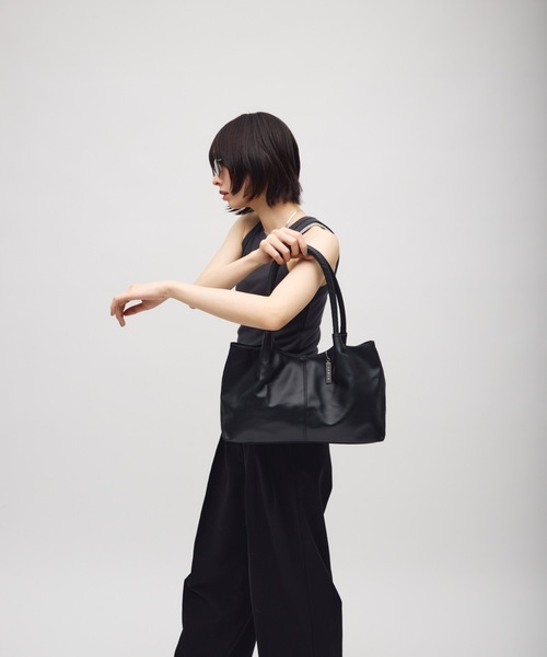 TONER(トナー)の「ボリュームトートバッグ/ロゴプレート付き(トートバッグ・レディース・オフホワイト/ブラック・FREE)」の18枚目の写真