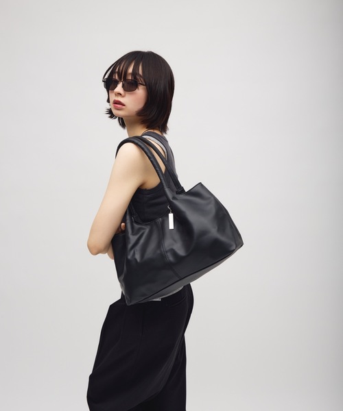 TONER(トナー)の「ボリュームトートバッグ/ロゴプレート付き(トートバッグ・レディース・オフホワイト/ブラック・FREE)」の21枚目の写真