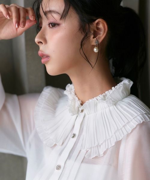 RUIRUE BOUTIQUE（ルイルエブティック）の「プリーツカラー ブラウス ｜ トップス・シャツ・オケージョンブラウス・長袖ブラウス・きれいめブラウス・オフィスカジュアルブラウス・プリーツブラウス・シアーブラウス（シャツ/ブラウス・レディース・ブラック/ホワイト・L/M/S）」の7枚目の写真