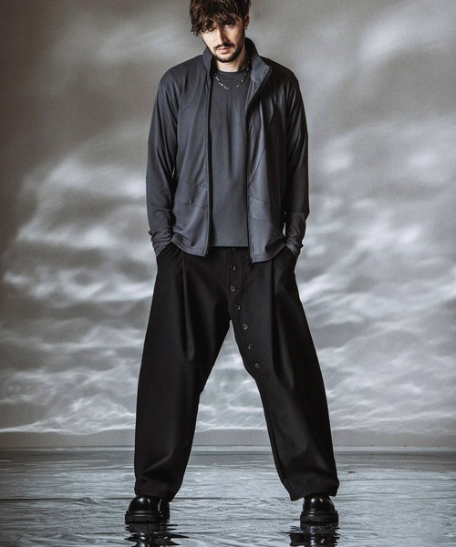 NO ID.（ノーアイディ）の「【NO ID.】Layered Neck Pullover / レイヤードネックプルオーバー（Tシャツ/カットソー・メンズ・グレー/ホワイト/ブラック・1/2）」の10枚目の写真