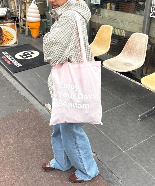 SEADAM（シーダム）の「【WEB限定】【SEADAM】メッセージプリントトートバッグ（トートバッグ・レディース・ピンク/グリーン/ライトグレー/オレンジ/イエロー/パープル/ブルー系その他/ブルー/ブラック/バーガンディー/レッド・ONE SIZE）」の8枚目の写真