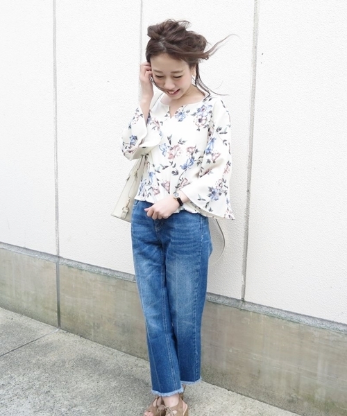 Chico（チコ）の「カットオフデニムパンツ（デニムパンツ・レディース・ブルー/ネイビー/ブルー系その他・FREE）」の4枚目の写真