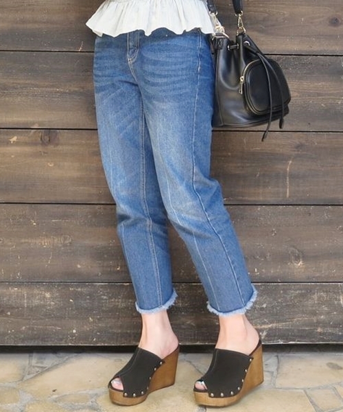 Chico（チコ）の「カットオフデニムパンツ（デニムパンツ・レディース・ブルー/ネイビー/ブルー系その他・FREE）」の22枚目の写真