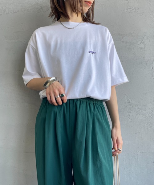 THOUSAND MILE（サウザンドマイル）の「[THOUSAND MILE/サウザンドマイル] ワンポイント刺繍ロゴ ショートスリーブTシャツ（Tシャツ/カットソー・レディース・ホワイト/ブラック・M/L）」の12枚目の写真