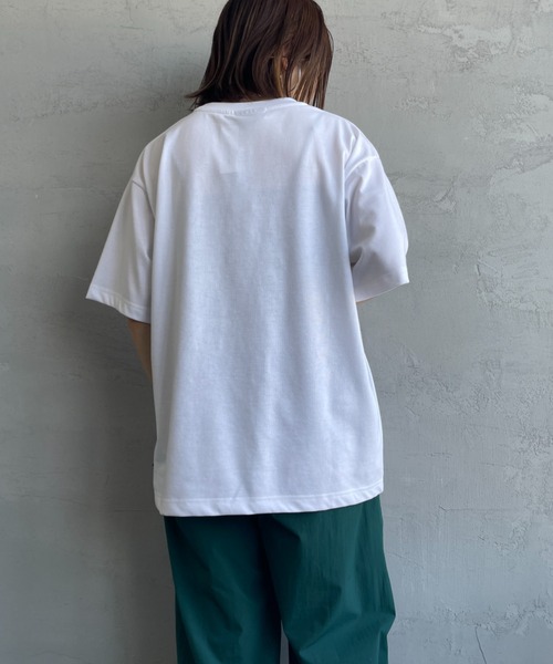 THOUSAND MILE（サウザンドマイル）の「[THOUSAND MILE/サウザンドマイル] ワンポイント刺繍ロゴ ショートスリーブTシャツ（Tシャツ/カットソー・レディース・ホワイト/ブラック・M/L）」の18枚目の写真