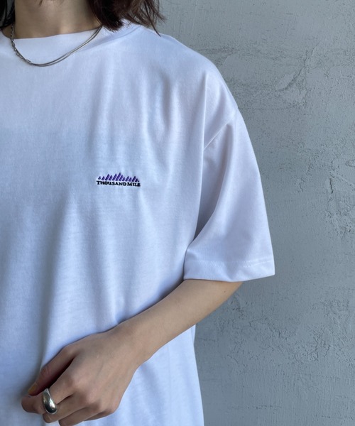 THOUSAND MILE（サウザンドマイル）の「[THOUSAND MILE/サウザンドマイル] ワンポイント刺繍ロゴ ショートスリーブTシャツ（Tシャツ/カットソー・レディース・ホワイト/ブラック・M/L）」の22枚目の写真