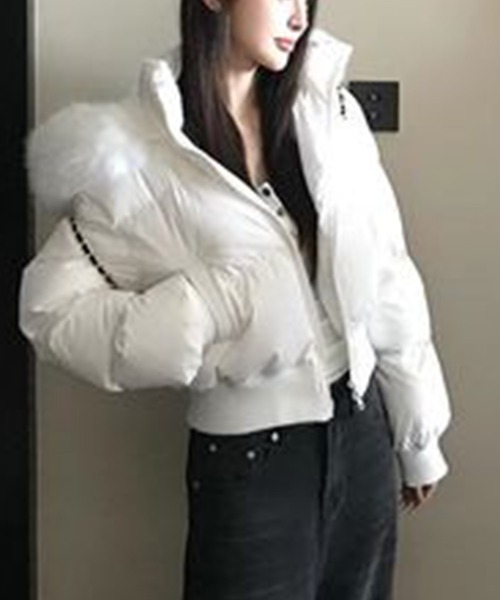 Songe(ソンジュ)の「フェイクファーフード付き中綿ブルゾン(ブルゾン・レディース・ブラック/ネイビー/カーキ/ホワイト・L/M)」の2枚目の写真