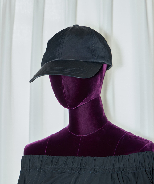 KIJIMA TAKAYUKI（キジマ　タカユキ）の「KIJIMA TAKAYUKI SATIN 6PANEL CAP WYYY261242：キャップ（キャップ・レディース・ブラック・FREE）」の2枚目の写真