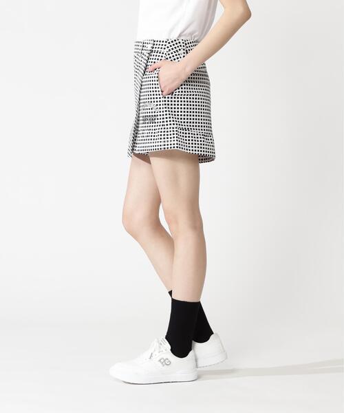 PEARLY GATES(パーリーゲイツ)の「綿ライクNY/PUハイストレッチラップ風ショートパンツ(その他パンツ・レディース・ホワイト系その他・LARGE/MEDIUM/SMALL)」の2枚目の写真