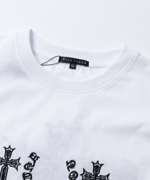 JOHN'S CLOSET（ジョンズクローゼット）の「【31】クロスロゴ サガラ刺繍 半袖Tシャツ（Tシャツ/カットソー・メンズ・ホワイト/ブラック・LARGE/MEDIUM）」の3枚目の写真
