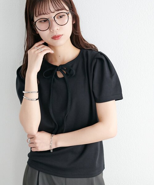 DISCOAT(ディスコート)の「【WEB限定】前リボン半袖Tシャツ(Tシャツ/カットソー・レディース・オフホワイト/ブラック/アイボリー・MEDIUM)」の1枚目の写真
