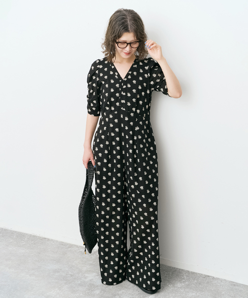 Spick & Span(スピックアンドスパン)の「《別注》ne Quittez pas / ヌキテパ Cotton Dobby Stripe Flower Print Al*(つなぎ/オールインワン・レディース・オートミール/ブラック系その他・MEDIUM)」の3枚目の写真