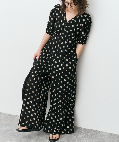 Spick & Span(スピックアンドスパン)の「《別注》ne Quittez pas / ヌキテパ Cotton Dobby Stripe Flower Print Al*(つなぎ/オールインワン・レディース・オートミール/ブラック系その他・MEDIUM)」の5枚目の写真