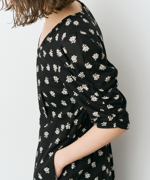 Spick & Span(スピックアンドスパン)の「《別注》ne Quittez pas / ヌキテパ Cotton Dobby Stripe Flower Print Al*(つなぎ/オールインワン・レディース・オートミール/ブラック系その他・MEDIUM)」の9枚目の写真