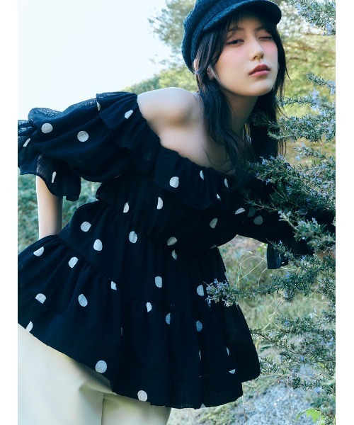 SNIDEL(スナイデル)の「オフショルボリュームフリルブラウス(シャツ/ブラウス・レディース・アイボリー/ブラック/ホワイト/ピンク・F)」の6枚目の写真