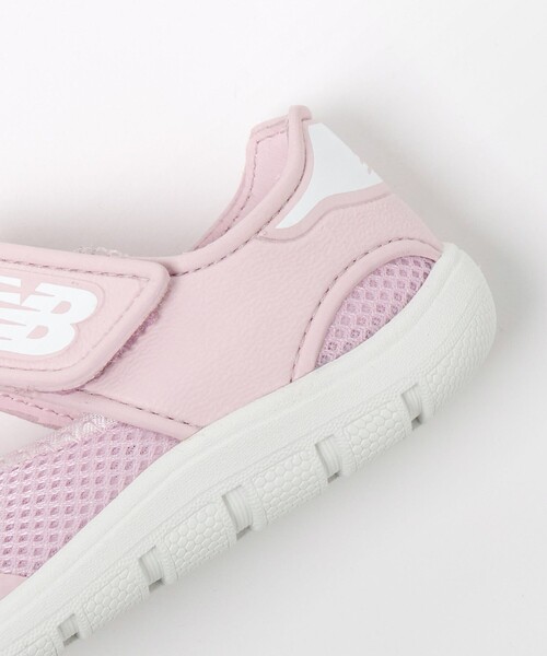 NEW BALANCE（ニューバランス）の「【WEB限定】＜New Balance＞ I208 Hook and Loop サンダル / キッズ 17cm-24cm（サンダル・キッズ・ブラック/ライトピンク・23cm/19cm/21cm/24cm/22cm/17cm/18cm/20cm）」の10枚目の写真
