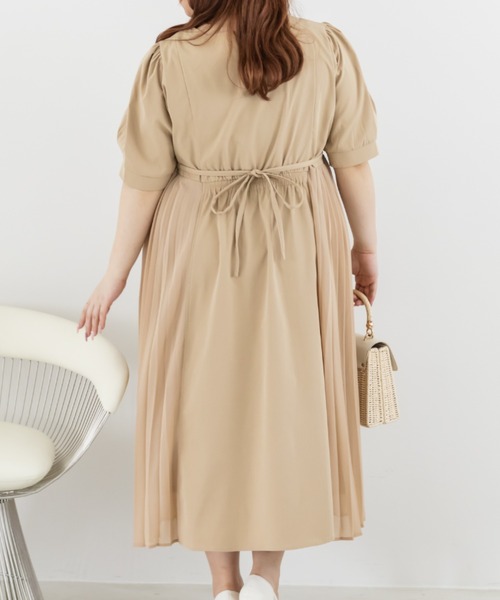 CLETTE(クレット)の「CLETTEオリジナルトレンチ風サイドプリーツワンピース(ワンピース・レディース・ネイビー/ベージュ・4L/3L/LL)」の4枚目の写真