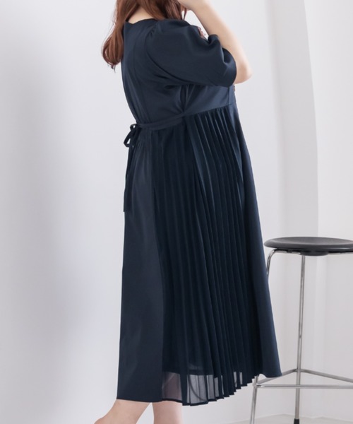 CLETTE(クレット)の「CLETTEオリジナルトレンチ風サイドプリーツワンピース(ワンピース・レディース・ネイビー/ベージュ・4L/3L/LL)」の7枚目の写真