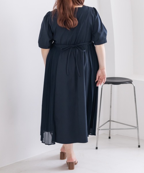 CLETTE(クレット)の「CLETTEオリジナルトレンチ風サイドプリーツワンピース(ワンピース・レディース・ネイビー/ベージュ・4L/3L/LL)」の9枚目の写真