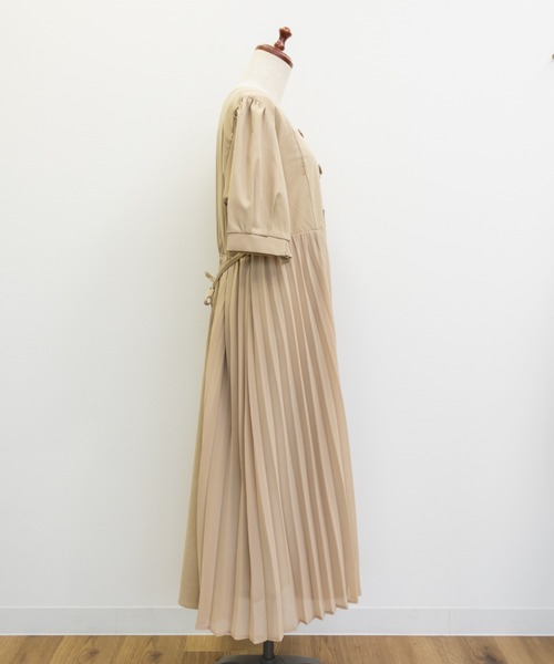 CLETTE(クレット)の「CLETTEオリジナルトレンチ風サイドプリーツワンピース(ワンピース・レディース・ネイビー/ベージュ・4L/3L/LL)」の11枚目の写真