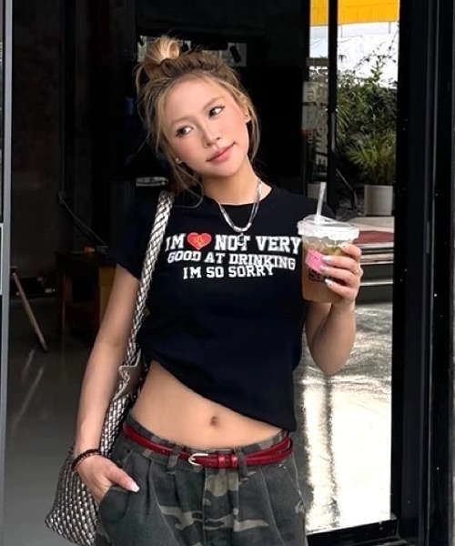 SHEENA(シーナ)の「ハートレタリングロゴコンパクトフィットTシャツ(Tシャツ/カットソー・レディース・ブラック・M)」の2枚目の写真