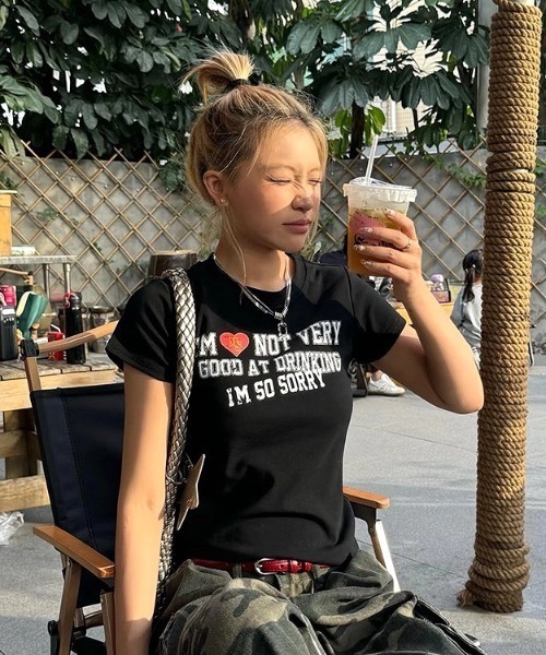 SHEENA(シーナ)の「ハートレタリングロゴコンパクトフィットTシャツ(Tシャツ/カットソー・レディース・ブラック・M)」の6枚目の写真