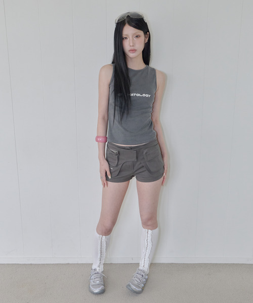 41PRAY（サイルプレイ）の「Dart Sleeveless / Charcoal（Tシャツ/カットソー・レディース・チャコールグレー・OS）」の2枚目の写真