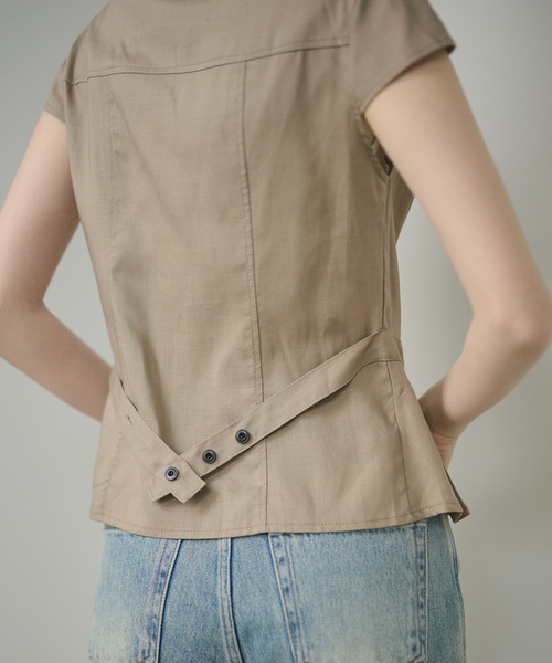 LAULEN（ローレン）の「multi button pleat peplum shirt /マルチボタンペプラムシャツ（シャツ/ブラウス・レディース・ベージュ/ホワイト・FREE）」の3枚目の写真