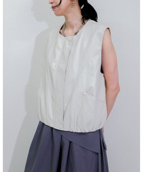 Julep(ジュレップ)の「Fake Leather Vest(ライダースジャケット・レディース・ベージュ/ブラック・FREE)」の2枚目の写真