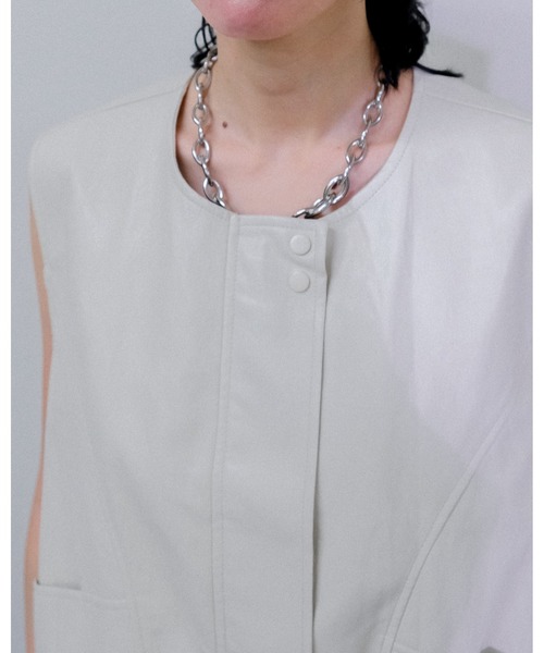 Julep(ジュレップ)の「Fake Leather Vest(ライダースジャケット・レディース・ベージュ/ブラック・FREE)」の11枚目の写真
