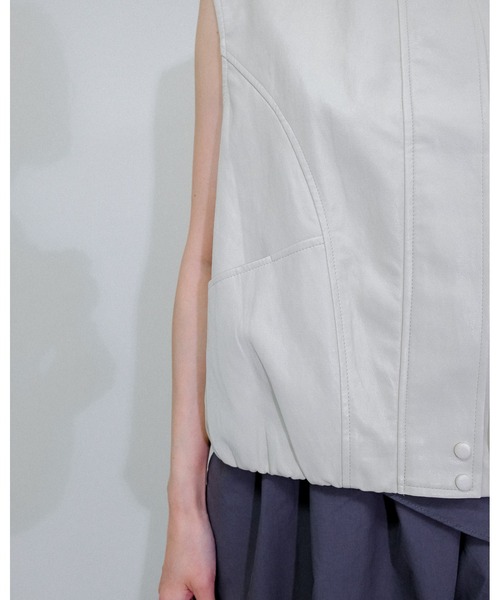 Julep(ジュレップ)の「Fake Leather Vest(ライダースジャケット・レディース・ベージュ/ブラック・FREE)」の12枚目の写真