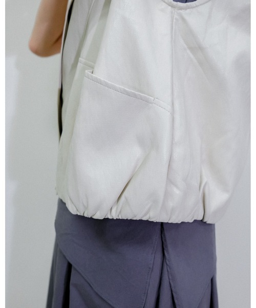 Julep(ジュレップ)の「Fake Leather Vest(ライダースジャケット・レディース・ベージュ/ブラック・FREE)」の13枚目の写真