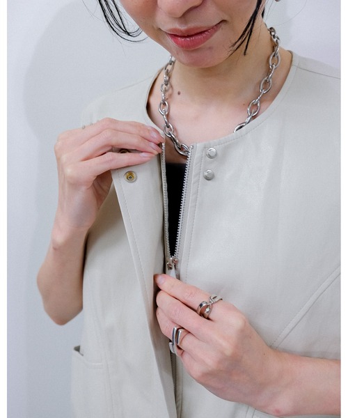 Julep(ジュレップ)の「Fake Leather Vest(ライダースジャケット・レディース・ベージュ/ブラック・FREE)」の15枚目の写真