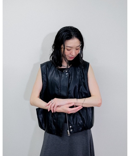 Julep(ジュレップ)の「Fake Leather Vest(ライダースジャケット・レディース・ベージュ/ブラック・FREE)」の22枚目の写真